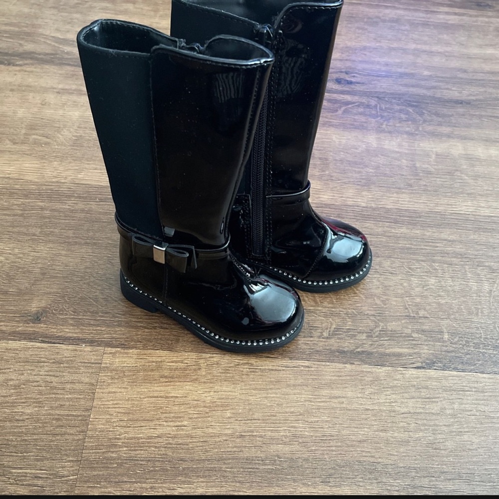 Children place boots like new